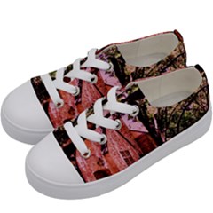 Hot Day In  Dallas 6 Kids  Low Top Canvas Sneakers by bestdesignintheworld