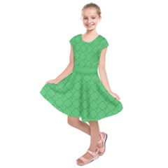 Clover Quatrefoil Pattern Kids  Short Sleeve Dress by emilyzragz