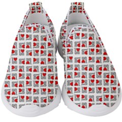 Spanish Love Phrase Motif Pattern Kids  Slip On Sneakers by dflcprintsclothing