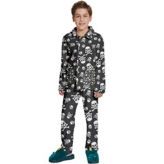 Skull-crossbones-seamless-pattern-holiday-halloween-wallpaper-wrapping-packing-backdrop Kids  Long Sleeve Velvet Pajamas Set by Ravend