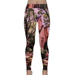 Hot Day In  Dallas-6 Classic Yoga Leggings by bestdesignintheworld