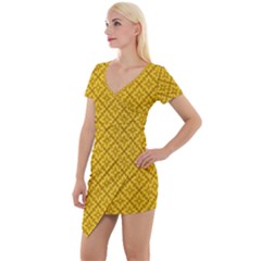 Yellow Floral Pattern Vintage Pattern, Yellow Background Short Sleeve Asymmetric Mini Dress