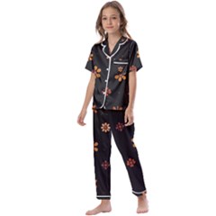 Minimalist Pattern With Simple Lines,flower And Shapes, Creating A Clean And Modern Kids  Satin Short Sleeve Pajamas Set by myclothy